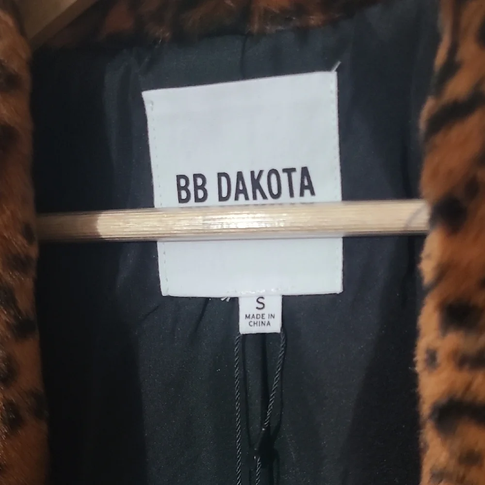 BB Dakota NWT Leopard Faux Fur Jacket Women’s Small Cropped Statement Coat - Picture 7 of 9
